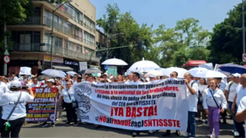 Trabajadores del ISSSTE protestan por elección sindical
