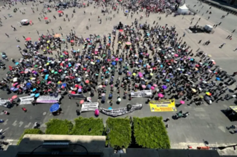 Trabajadores piden diálogo tras marcha al Zócalo