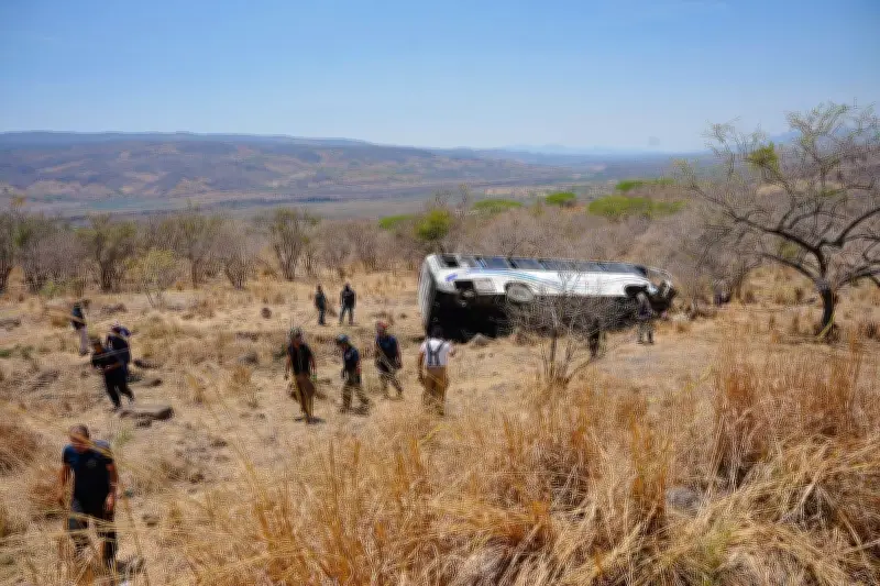 Tragedia en Nayarit: 11 muertos en volcadura de autobús