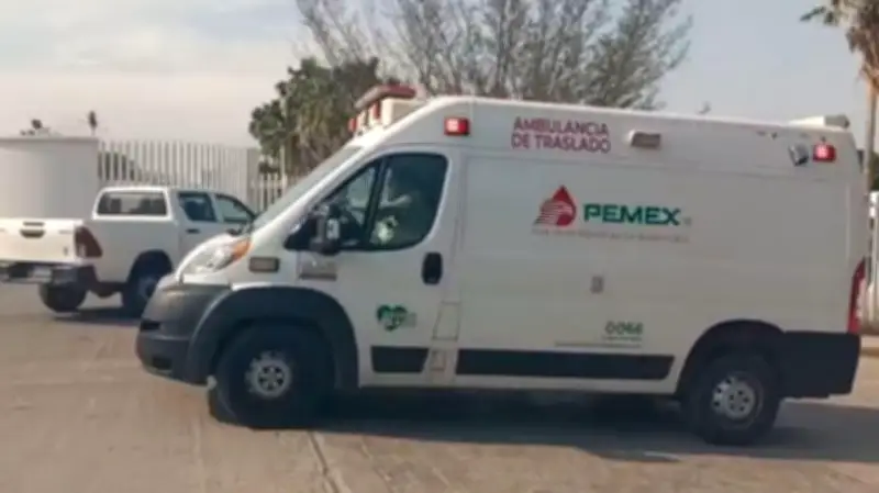 Trasladan a CDMX a dos heridos por explosión en refinería de Pemex