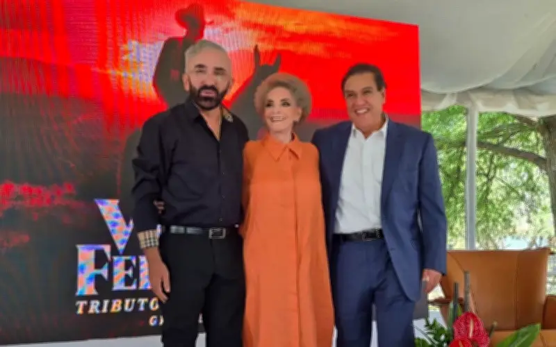 Tributo al rey con banda: álbum de duetos póstumos de Vicente Fernández