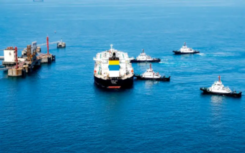 Trump anuncia plan para evacuar barcos en Ormuz; Irán acusa violación de tregua