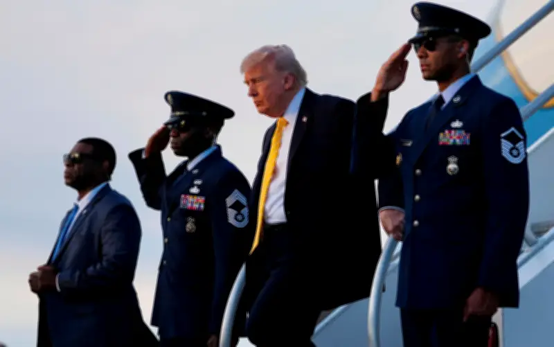 Trump insinúa publicación de archivos OVNI "muy interesantes"