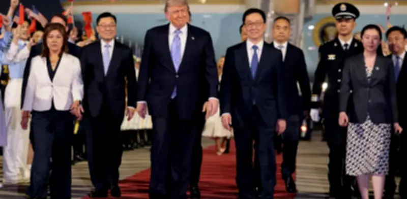 Trump llega a China para cumbre con Xi en medio de tensiones