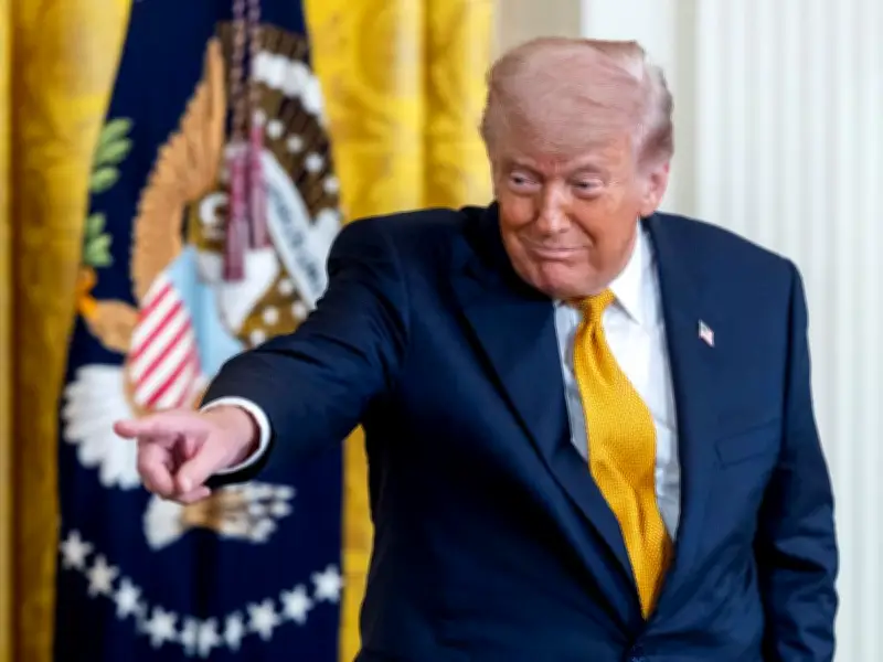 Trump: "Muy buenas" conversaciones con Irán; petróleo cae 7%