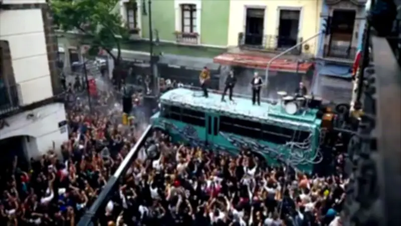 U2 sorprende al grabar video musical en el Centro Histórico de CDMX