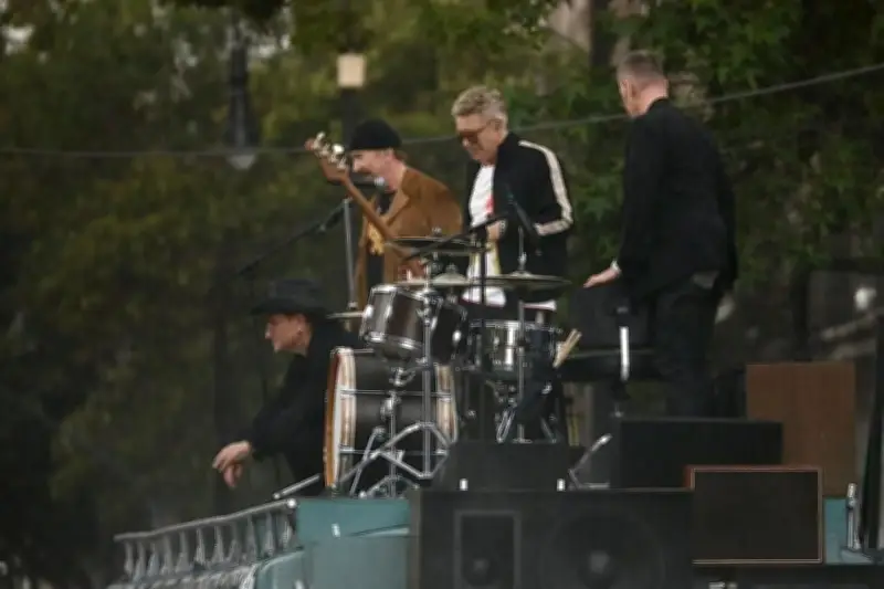 U2 sorprende grabando video musical en el Centro Histórico