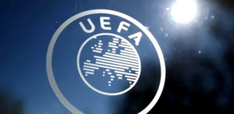 UEFA inhabilita de por vida a técnico que grabó a jugadoras