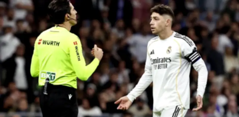 Valverde, multado y señalado, camina al Manchester United