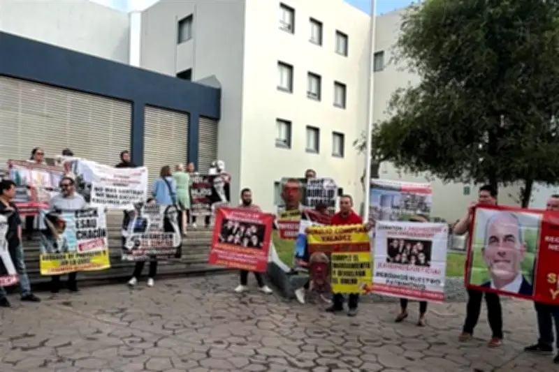 Víctimas de fraude protestan antes de audiencia de Lobatón