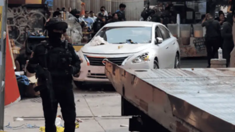 Vehículo ebrio causa pánico en tianguis del Zócalo de Chilpancingo; 28 atendidos