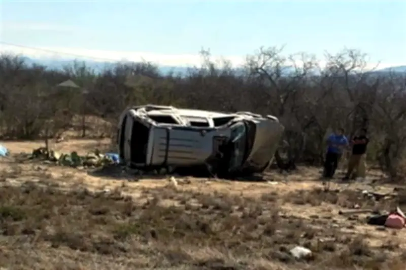 Volcadura en Lampazos deja dos muertos y cuatro heridos