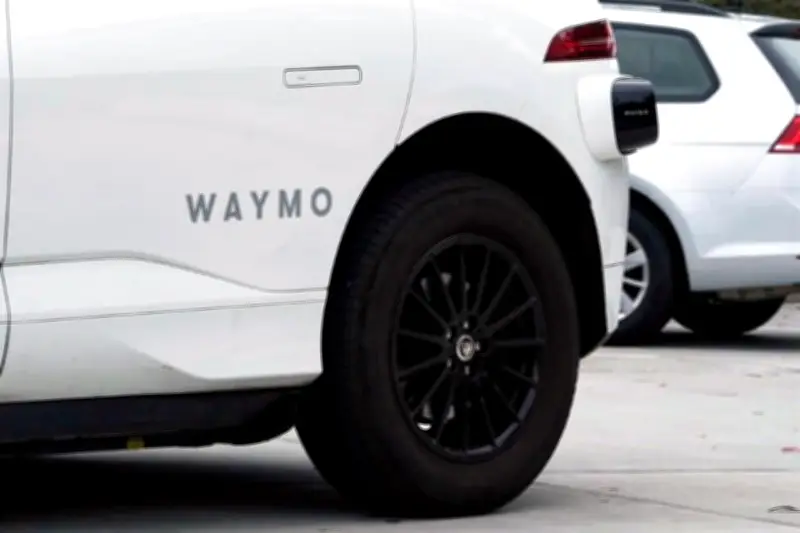 Waymo sufre otro incidente en carretera inundada en Atlanta