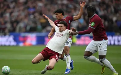 Arsenal vence al West Ham y acaricia el título de la Premier League