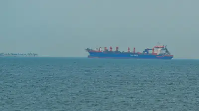 Atacan buque cisterna en estrecho de Ormuz; origen de proyectiles es desconocido