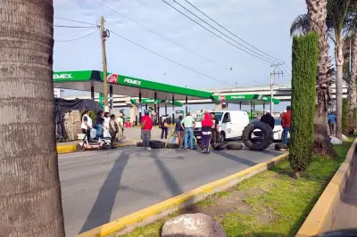 Bloquean autopista que conecta al AIFA; protesta causa caos vial