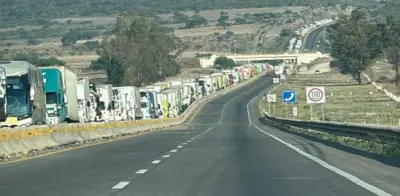 Bloqueo en Querétaro-San Luis por agua supera 24 horas