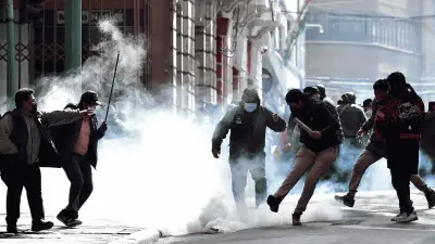 Bolivia: violentas protestas por crisis económica exigen renuncia de presidente Paz