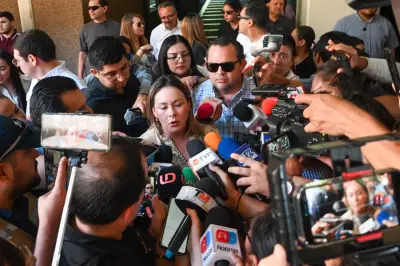Bonilla evade hablar sobre ausencia de Eneyda Rocha en evento del DIF