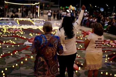 Buscadoras realizan velada en Monumento a la Madre en CdMx