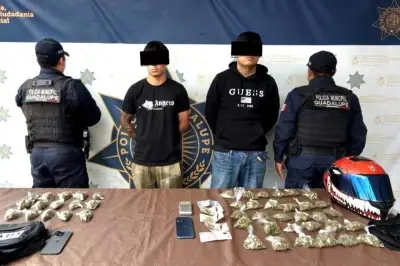 Caen dos jóvenes ladrones de motos con droga en CDMX