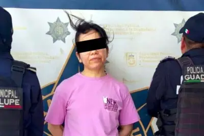 Capturan a mujer en auto con reporte de robo en Monterrey