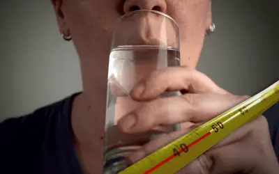 Ciencia revela la mejor bebida para hidratarse en ola de calor