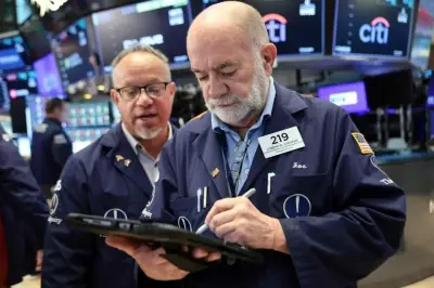 Cierran mercados de EU al alza; Dow Jones logra nuevo récord