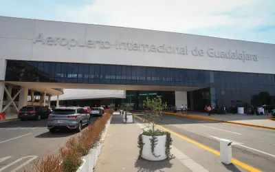 Cierres viales en carretera a Chapala por obras en Aeropuerto de Guadalajara