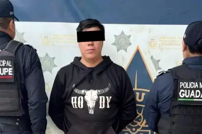 Cámaras identifican a sujeto en moto robada en Nuevo León