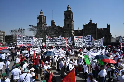 CNTE entrega pliego petitorio a SEP, Segob e ISSSTE y da ultimátum de dos semanas