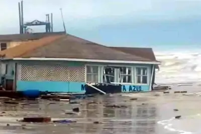 Colapsa restaurante en playa de Matamoros; hay heridos