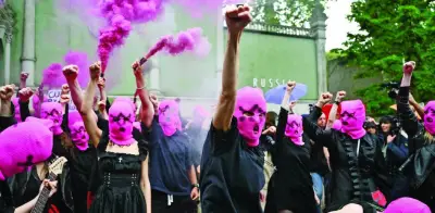 Crisis en Bienal de Venecia por regreso de Rusio; protestas y dimisiones