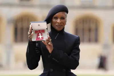 Cynthia Erivo recibe honor del Imperio Británico en Windsor