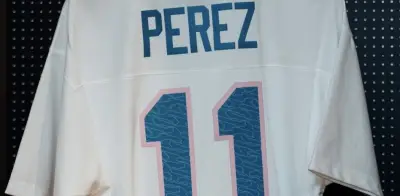 Delfines de Miami 'fichan' a Checo Pérez y pilotos latinos de F1