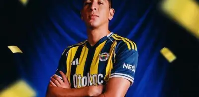 Edson Álvarez responde con gestos a pitidos en su regreso con Fenerbahce