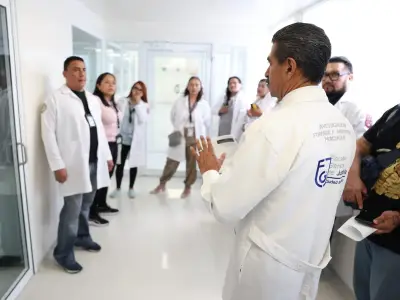 Estudiantes de medicina forense recorren laboratorios de la FGJCDMX