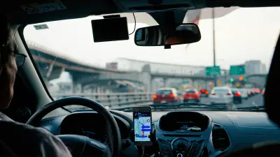 Google lanza IA para autos que anticipa cambios de carril