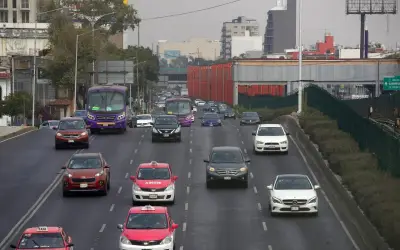 Hoy No Circula 13 de mayo: autos con engomado rojo descansan en CDMX y Edomex
