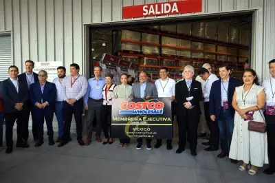 Inaugura Mijes Costco en Escobedo con empresarios