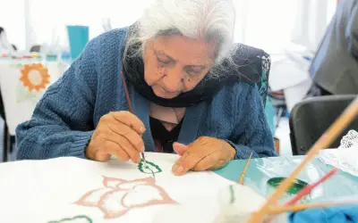 Jalisco amplía apoyos a jefas de familia