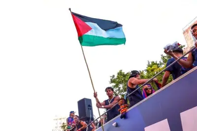 Llaman la atención a Lamine Yamal por ondear bandera palestina