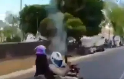 Motociclista dispara ametralladora frente a FEMDO en CDMX