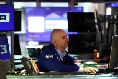 Nasdaq cae presionado por descenso de acciones tecnológicas