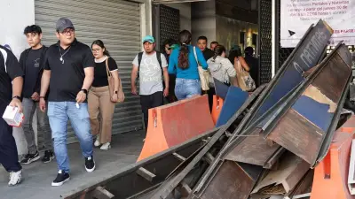 Obras colapsan Línea 2 del Metro CDMX; usuarios sufren filas eternas