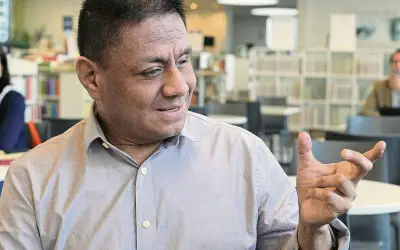 Poeta mexicano Jorge Fernández Granados gana premio en España