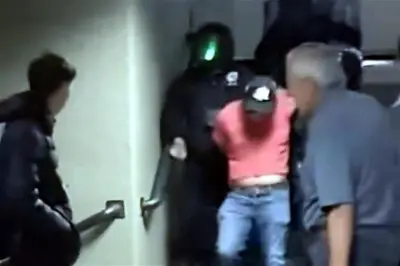 Policías entran a FES Acatlán y detienen a un estudiante