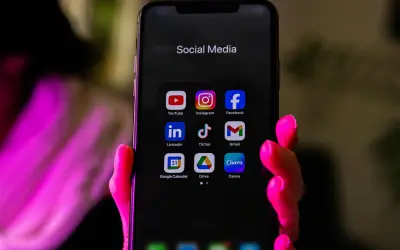Reino Unido acusa a TikTok y YouTube de fallar en protección infantil