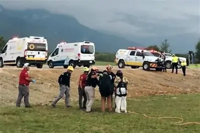 Rescatan a pareja tras caída de parapente en Nuevo León