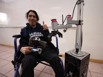 Robot del IPN apoya a personas con discapacidad motriz en piernas